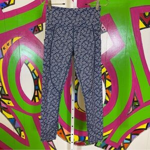 Zyia Active, Abstract Print Capris Side Pockets. Size 4. In good used condition!